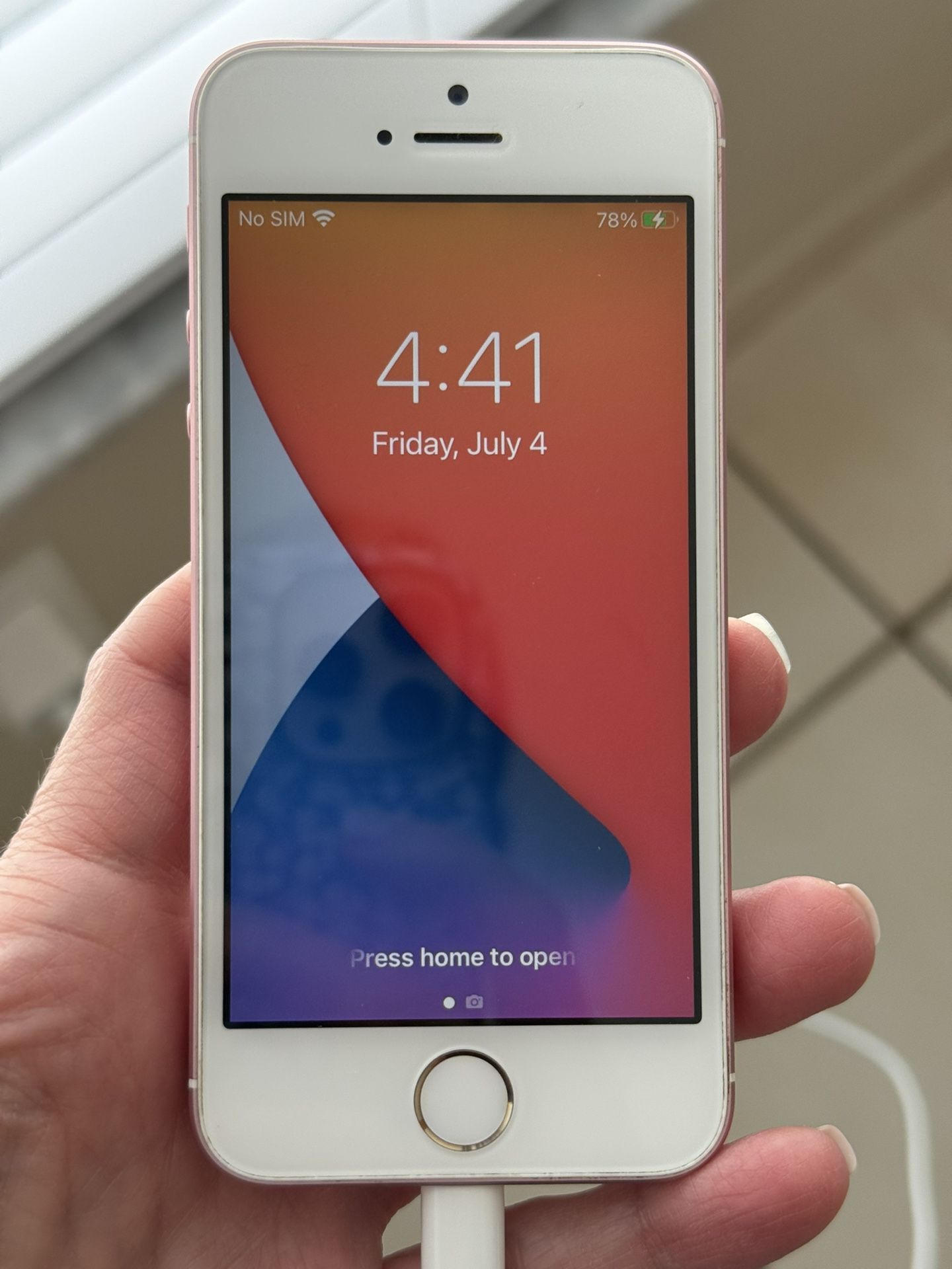 Apple iPhone SE - (Rose Gold)
