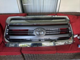 Toyota tundra 2018-22Front Grille with Chrome Trim