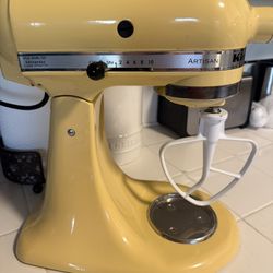 Kitchen Aid Mixer 