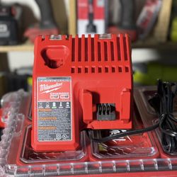 M12 and M18 12-Volt/18-Volt Lithium-lon Multi-Voltage Battery Charger