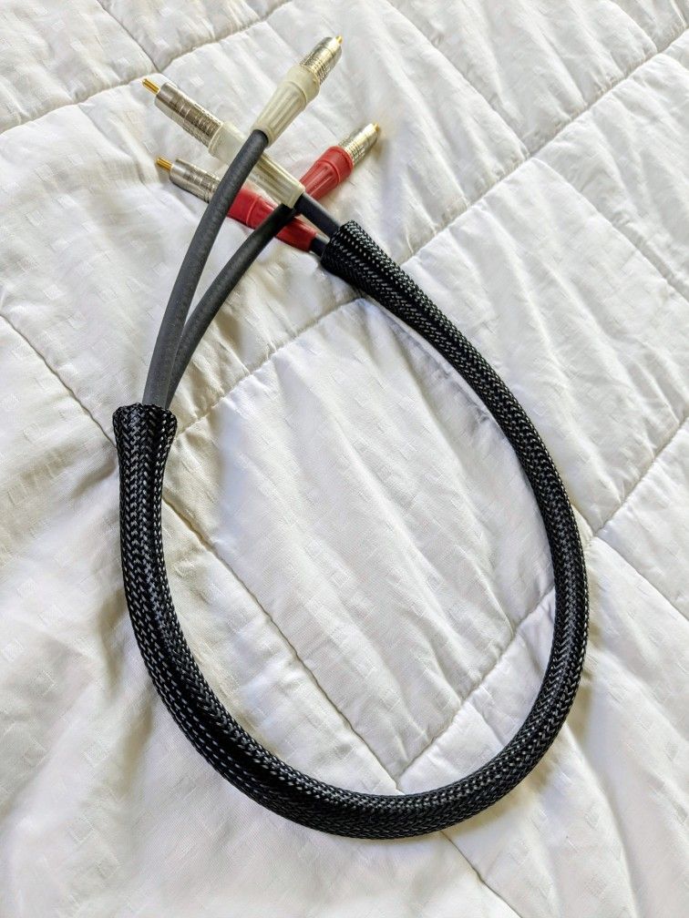 BlueJeansCable LC-1 RCA Cable (2.5ft, Japanese Canare plugs)