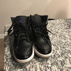 Black Jordan 1 5.5