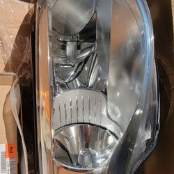2009 to 2012 Volkswagen Headlight and Turn Signal ( OEM Right Side)