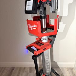 Milwaukee M18 18-Volt Lithium-lon Cordless 6,000 Lumens Rocket Dual Power Tower Light