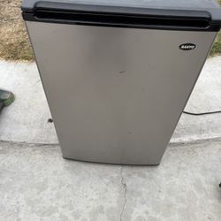 Sanyo Mini Fridge 