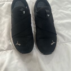 Ladies PUMA tennis Shoes 