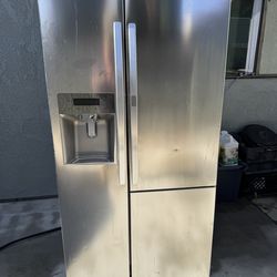Kenmore Refridgerator $300 FIRM - Moving Must Go