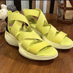 New Sorel Sandals, Size 10