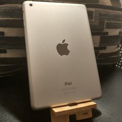 iPad mini 7.9" Apple Tablet iOS version 9.3.5
