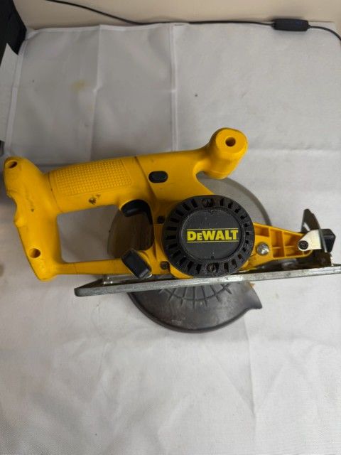 DeWalt DW936 18V Circular 5-3/8" 136mm Trim Saw - Tool Only