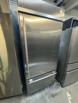 KitchenAid 2026 36”Stainless Steel Bottom Freezer Refrigerator