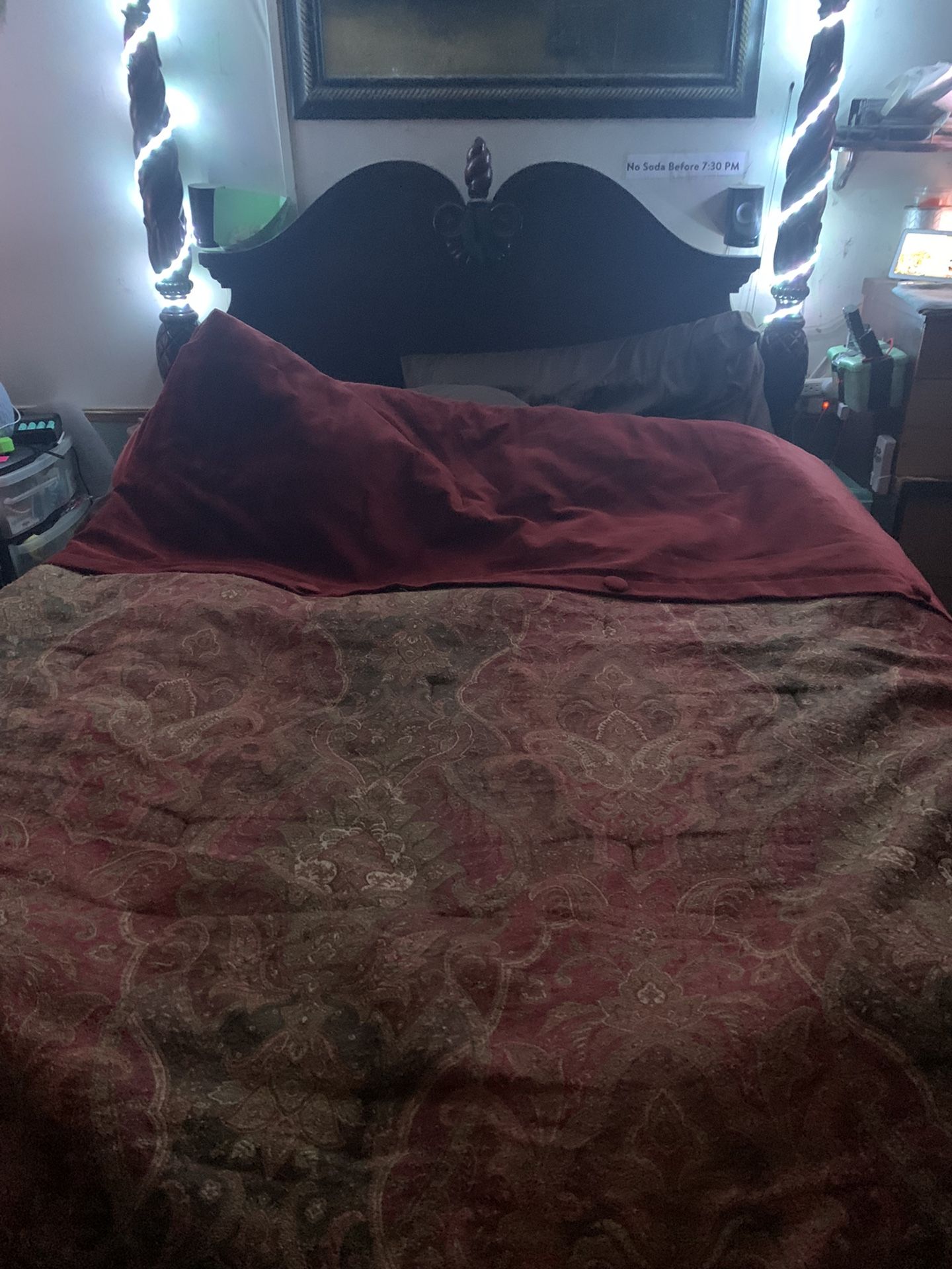 Michael Amini Woodside Park King Comforter Set (Comforter And 5 Pillowcases)