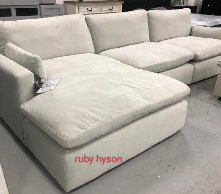 Brand New 🆕 Sophie Ivory Velvet Fabric Luxury Sectional Couch With Chaise OnDisplay@ Fast Delivery 🚚