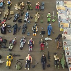 Collector seeking vintage old GI Joe toys dolls action figures accessories 1960s 70s 80s g.i. Joes toy figure doll collector 
