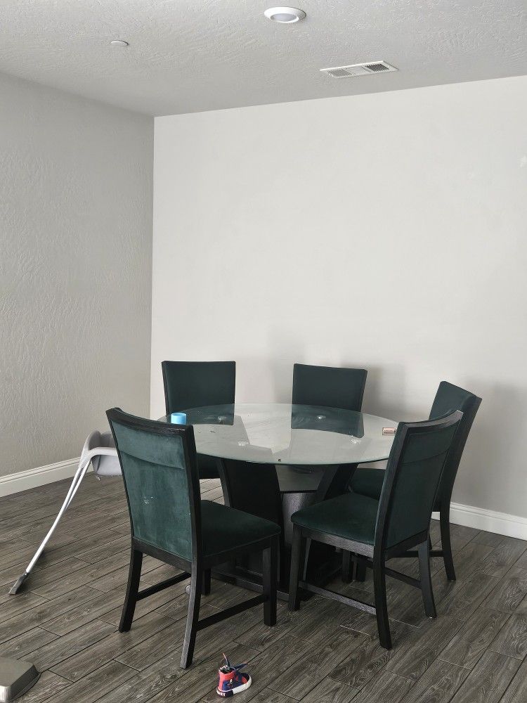 Dinning Table With Chairs