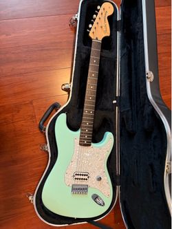 2002 used Tom Delonge Fender Stratocaster