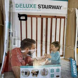  Deluxe Stairway Simple to Secure Wood Gate
