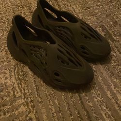 Size 10 Yeezy Foam Rnnrs