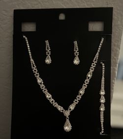 Elegant Silver Jewelry Set
