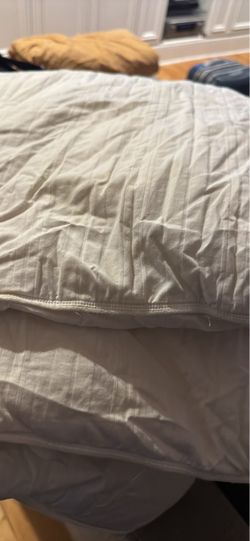 Kirkland 100% cotton full /queen comforter