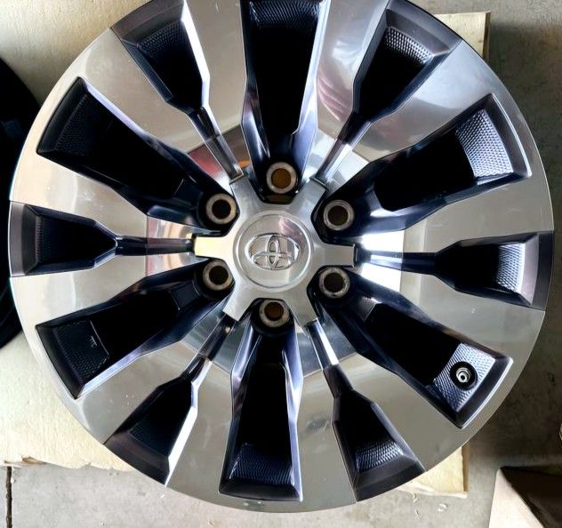 2023 TOYOTA TACOMA LIMITED EDITION OEM NEW.......( 18" INCH )