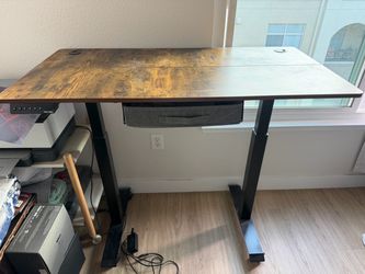 Electric standing desk
