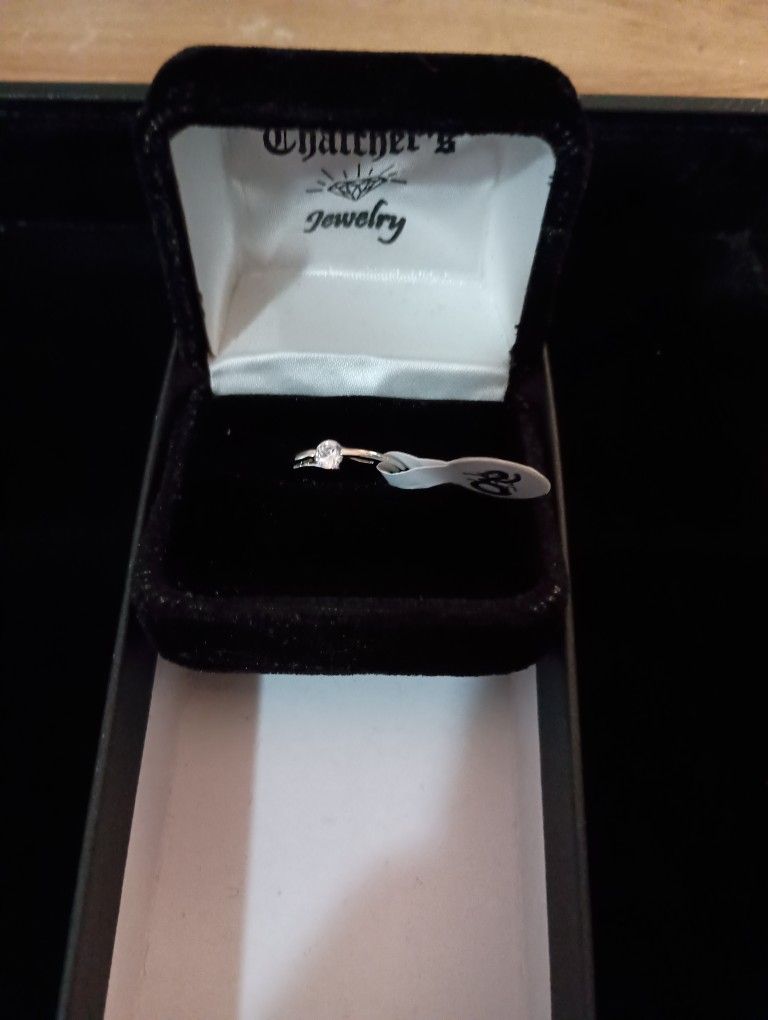 single band clear emerald sterling silver plated size 6-6.5 ring