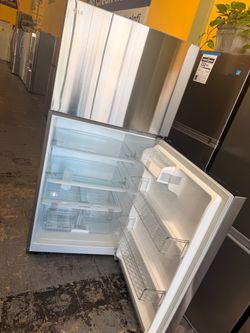 LG Top Frezzer with Ice Maker NEW