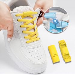Magnetic Shoelaces