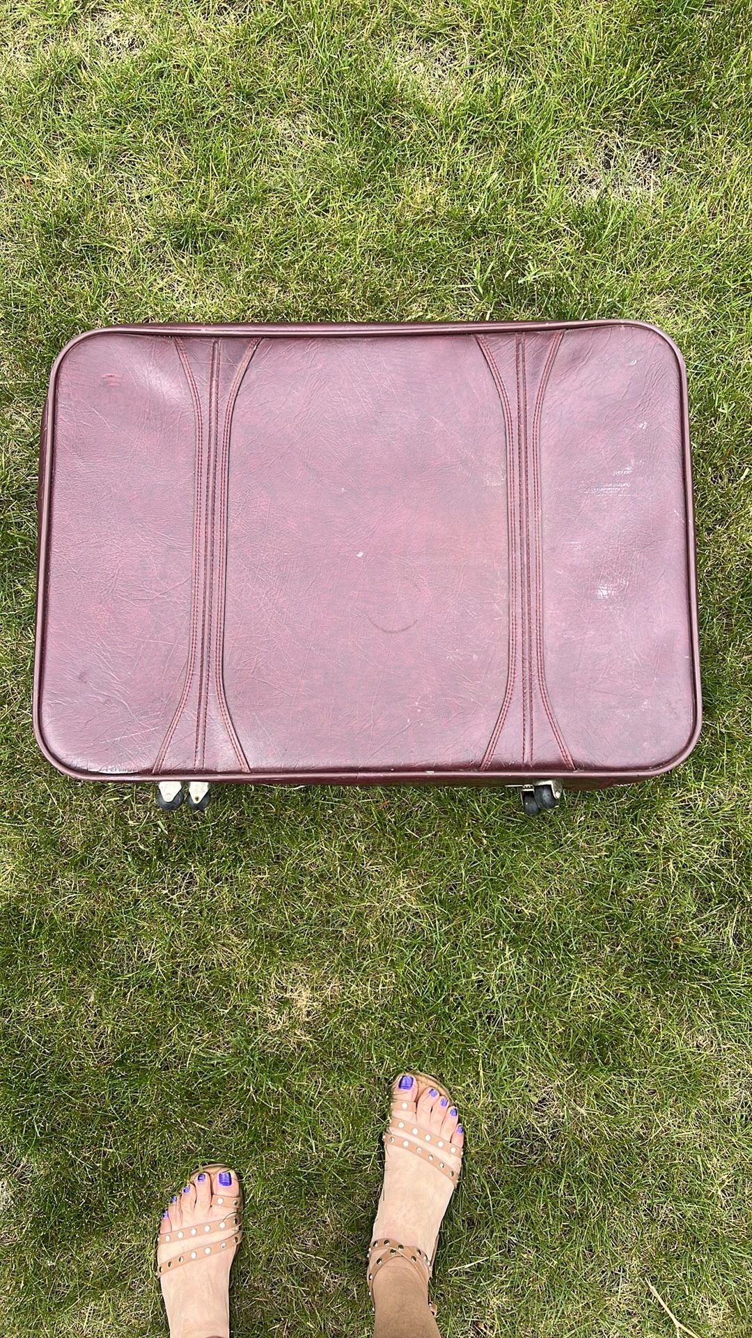 American tourister maroon suitcase has stain on inside see pics 