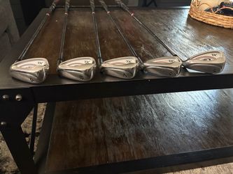 Top Flite beginner friendly gold Irons 9/6 and pw plus putter
