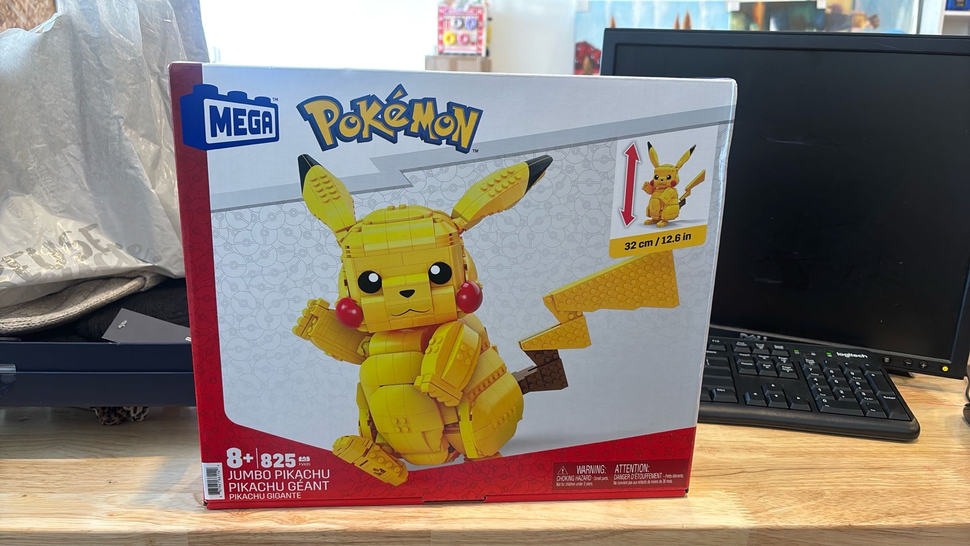 MEGA Pokémon Jumbo Pikachu Construction Set With Character Figures 825pcs