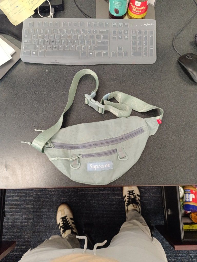 Supreme Men's Waist Bag Ice Blue
