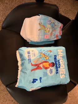 Huggies little swimmers size 4