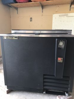 TRUE UNDER BAR refrigerator.