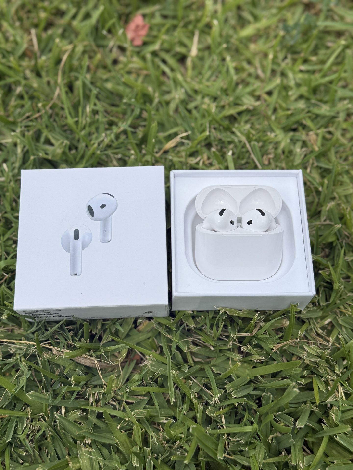 Apple AirPods (4th Generation)