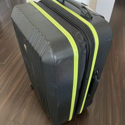 Olympia Apache Travel Luggage Suitcase 