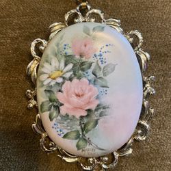 Beautiful Vintage Victorian Floral Broach/Pendant 