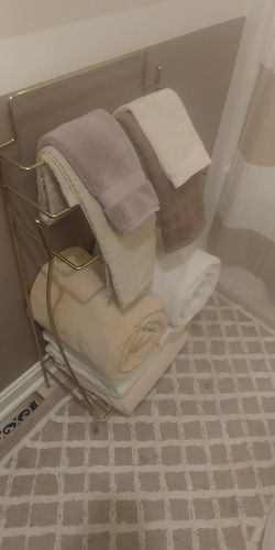 Metal towel rack holder