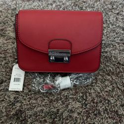 BCBG RED SMALL CROSSBODY PURSE