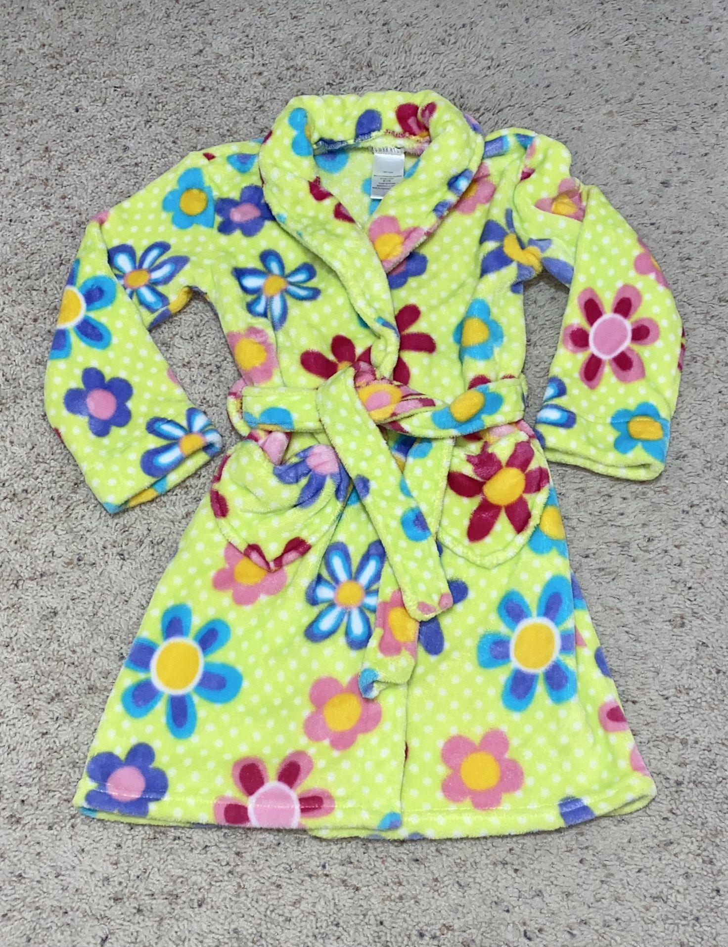  Children’s Soft Cozy Flower Robe Size Medium 7/8 (New Condition) Pickup in NW Austin/Avery Ranch