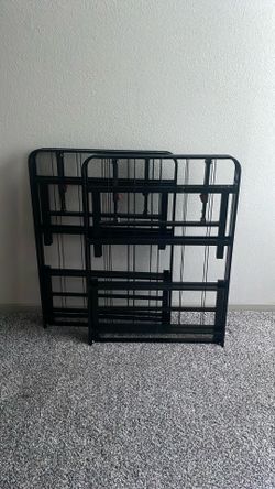 Portable queen mattress frame