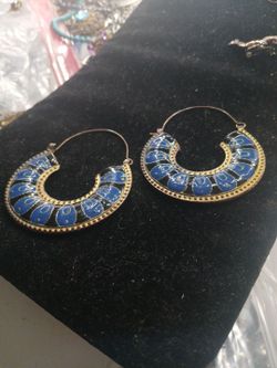 Pierced big earrings blue