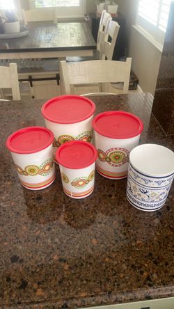 Tupperware set