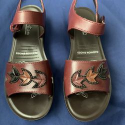 New- Summer Sandals Size 8