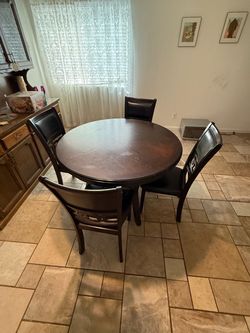 Table with 4 Chairs