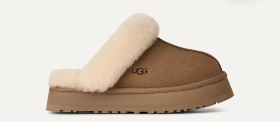 Woman size 9 UGG Slippers
