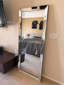 Wall mirror