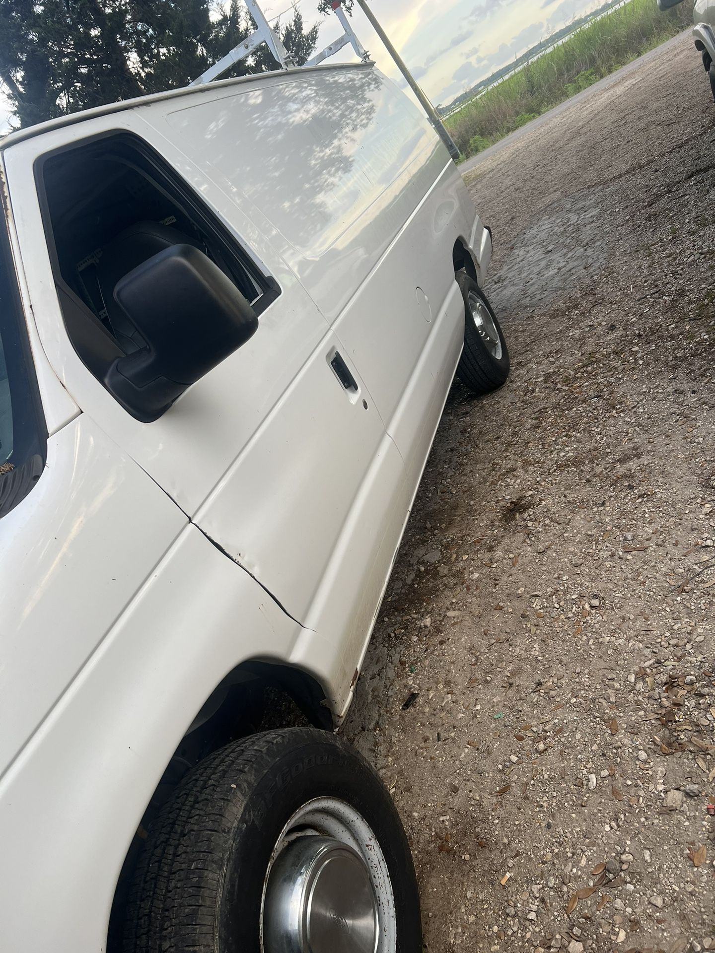 2005 Ford E-250