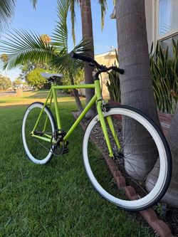 Retrospec fixie (fixed-gear/single-speed) bike